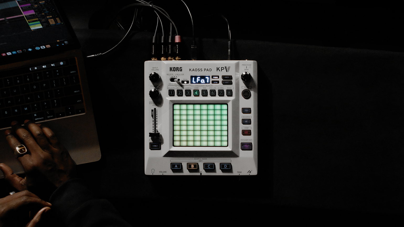 KAOSS PAD V - DYNAMIC EFFECT / SAMPLER | KORG (Canada - EN)