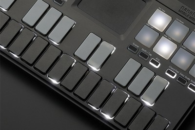 nanoKEY Studio - MOBILE MIDI KEYBOARD | KORG (Japan)