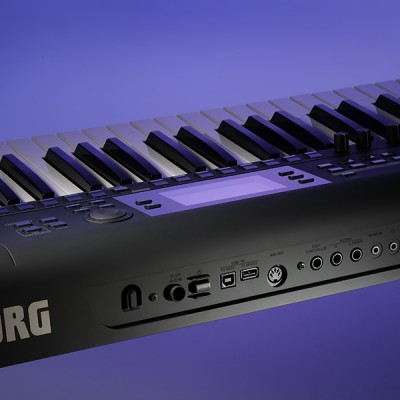 シンセサイザー　KORG i3 MUSIC WORKSTATION