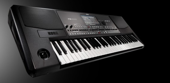 シンセの練習やコルグ  KORG   Pa600  スピーカー付きアレンジャーキーボード