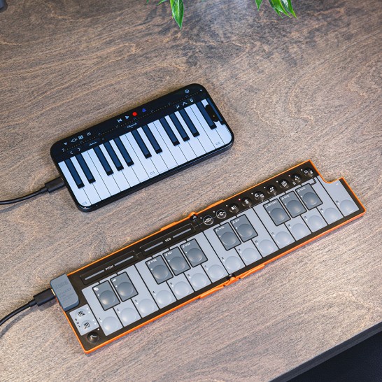 nanoKEY Fold - FOLDABLE MIDI KEYBOARD | KORG (Romania)