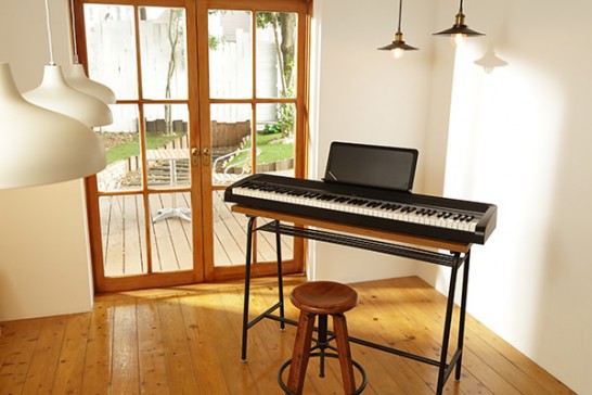 Korg B2SP BK Piano numérique Deluxe Set (piano numérique 88 touches,  support pour piano avec 3 pédales, banc de piano, casque, bloc  d'alimentation et